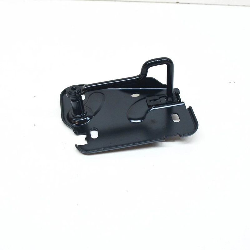 Front Lid Striker – Right – Cayenne | 2019-2024